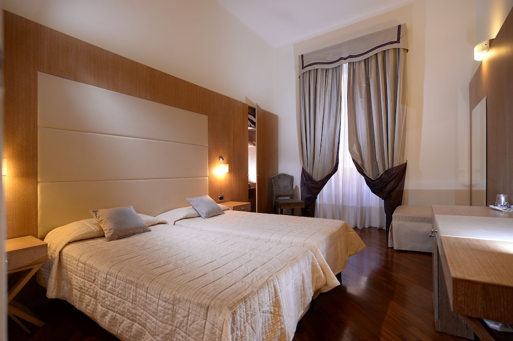 Family Suite, 2 Bedrooms - Photo 4