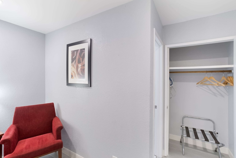 Room, 1 Queen Bed, Accessible, Non Smoking - Photo 3