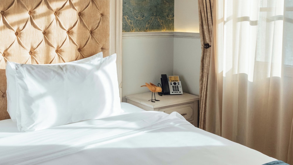 Suite, 1 King Bed, Balcony (Cathedral View) - Photo 6