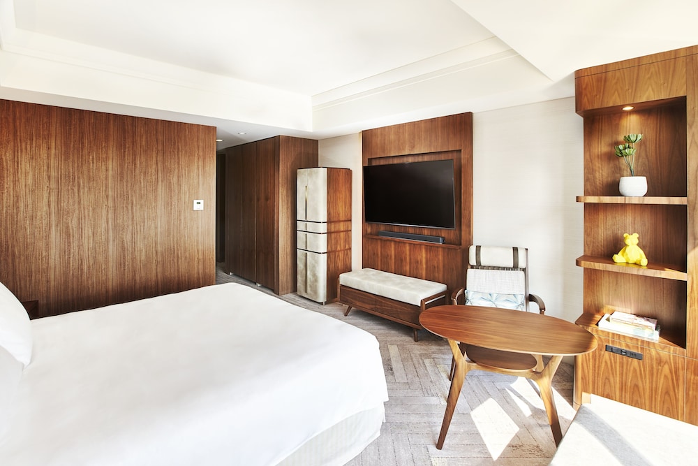 Classic Room, 1 King Bed, Club Lounge Access, Bay View (Japanese) Classic Room, 1 King Bed, Club Lounge Access, Bay View (Japanese)