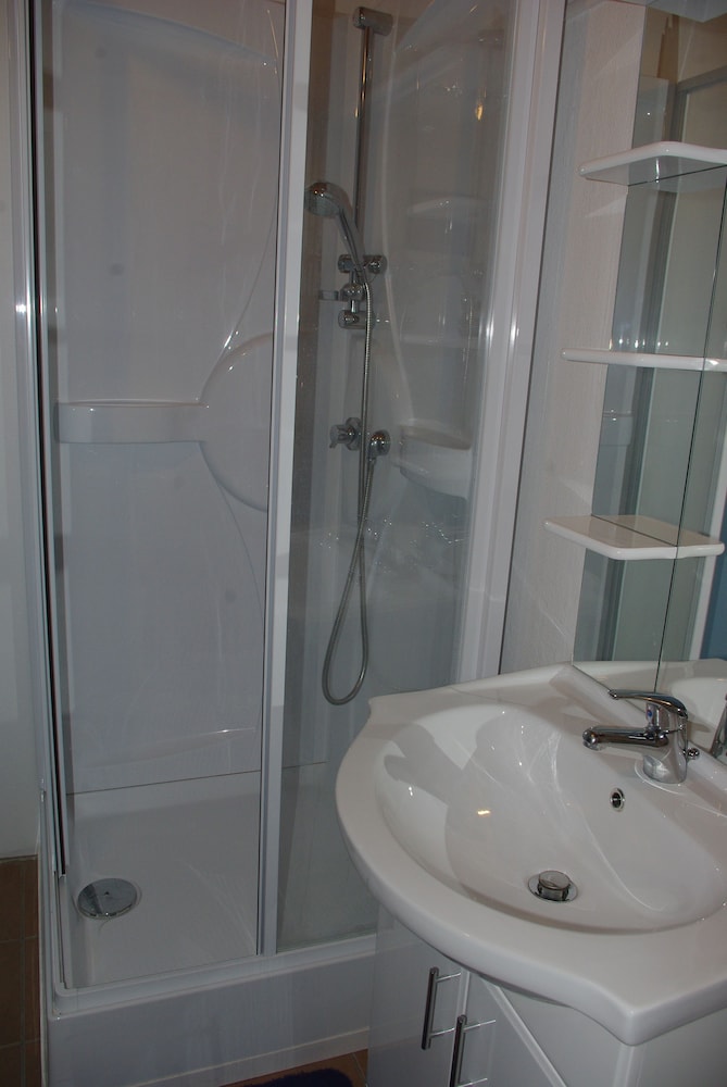 Basic Double Or Twin Room, Mountain View (Bouquetin) photo 2