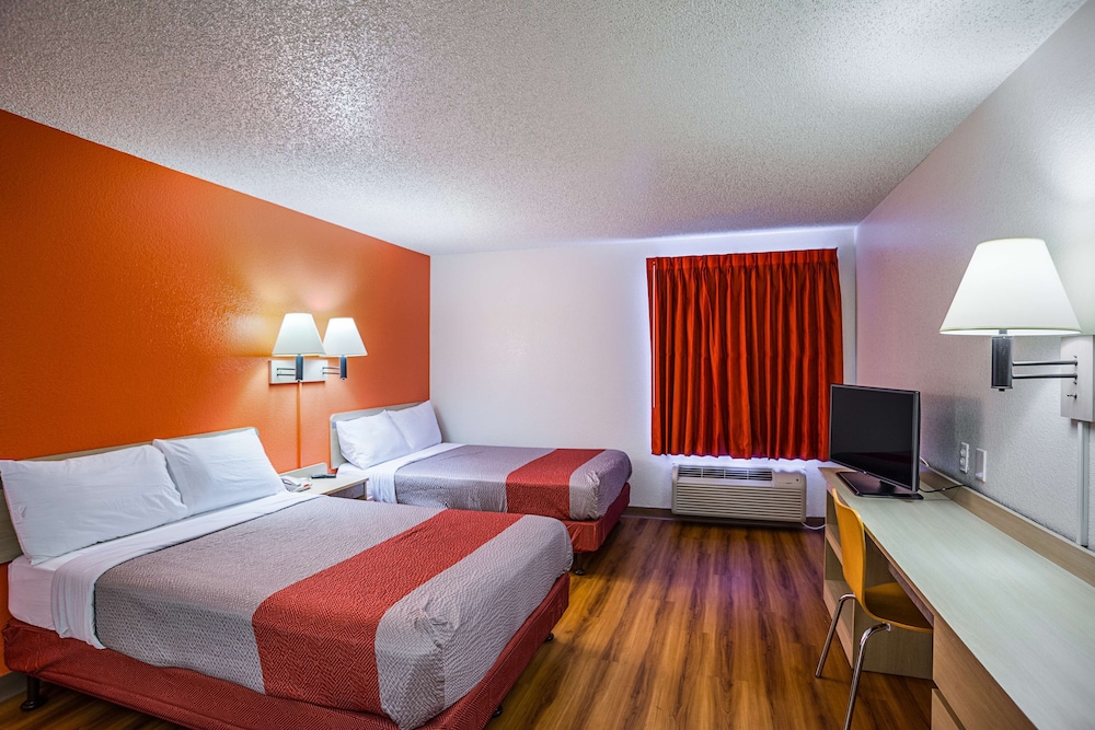 Standard Room, 2 Double Beds, Accessible, Non Smoking photo 3