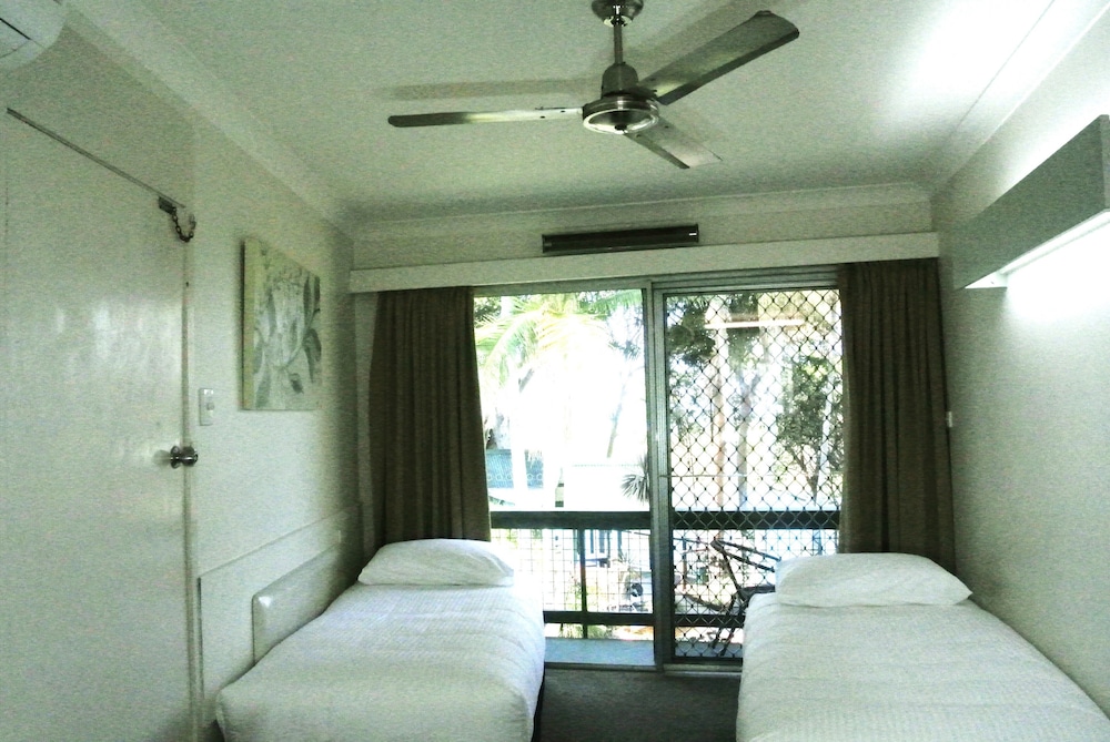 Family Room, Kitchenette (Family River View) photo 2