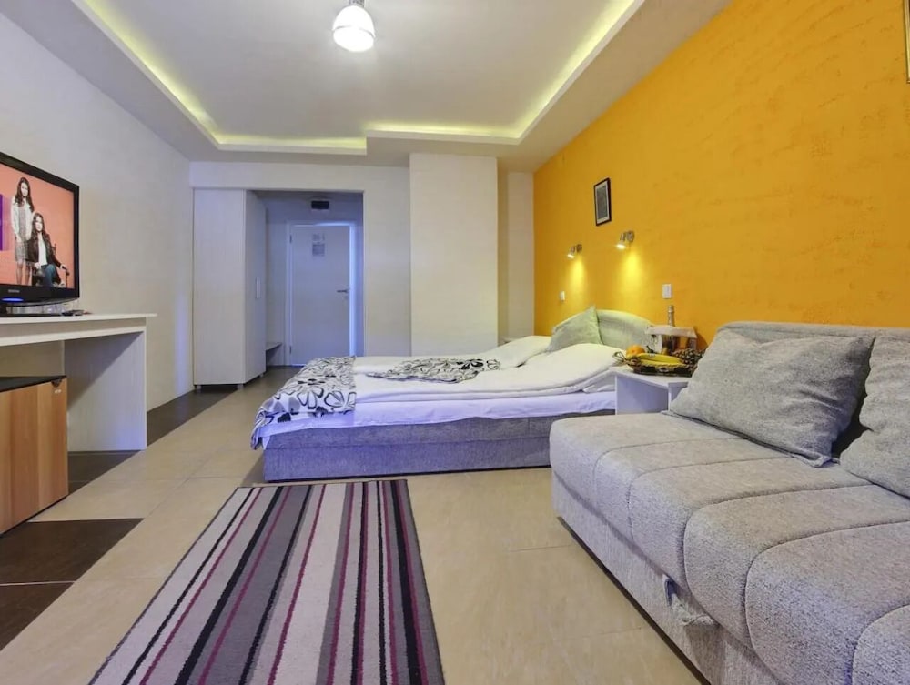 Deluxe Double or Twin Room, Pool View