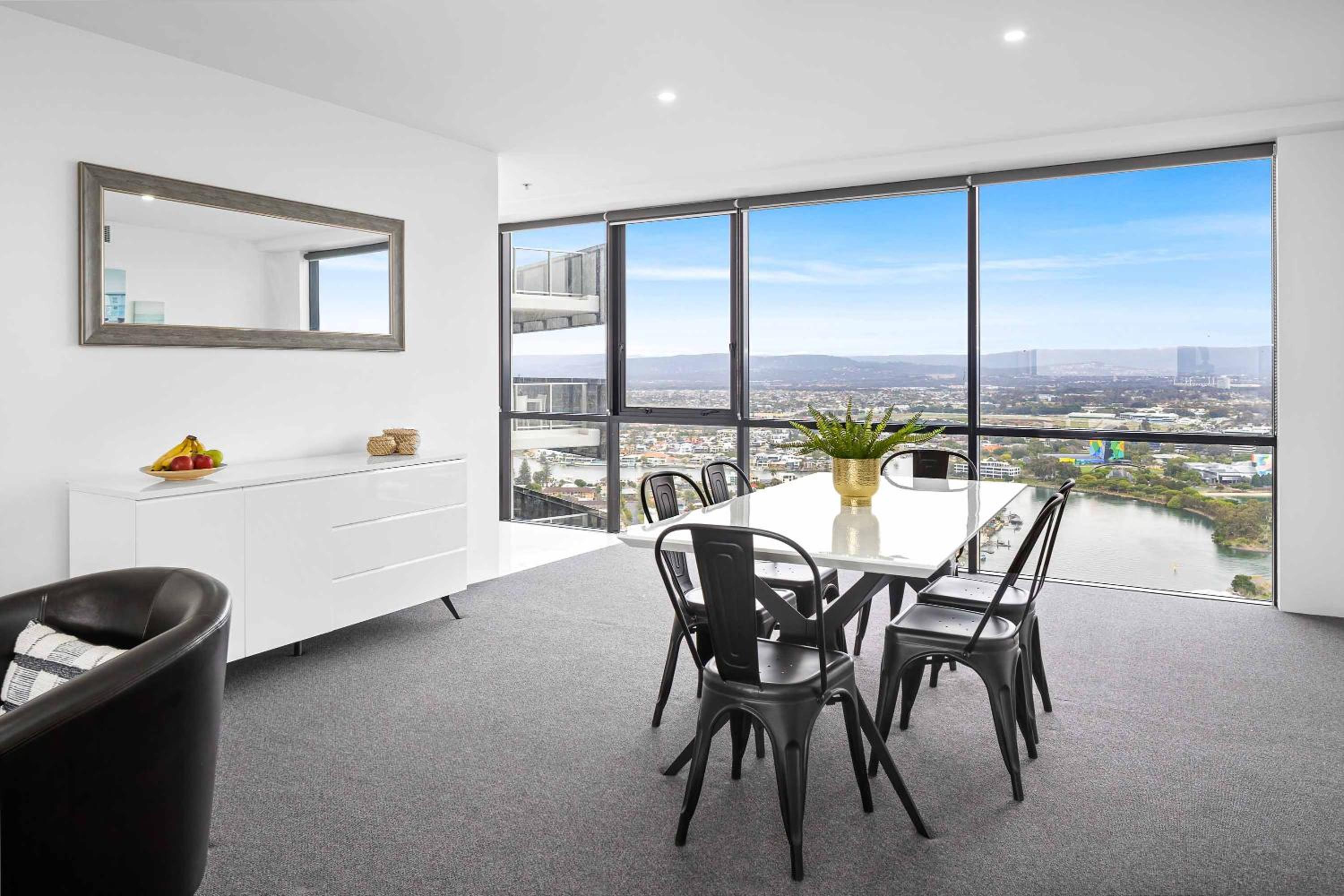 Three-Bedroom, Two-Bathroom Spa Apartment with Ocean & Mountain Views - Level 35