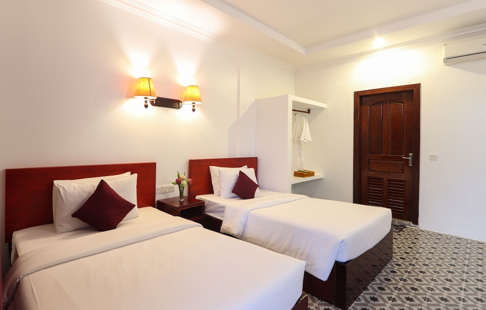 Superior Twin Room, City View