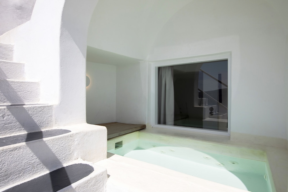 Superior Suite with Hot Tub and Caldera View