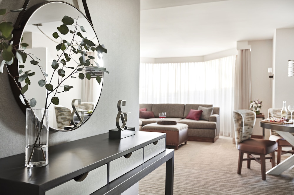 Suite (Hospitality) - Photo 4