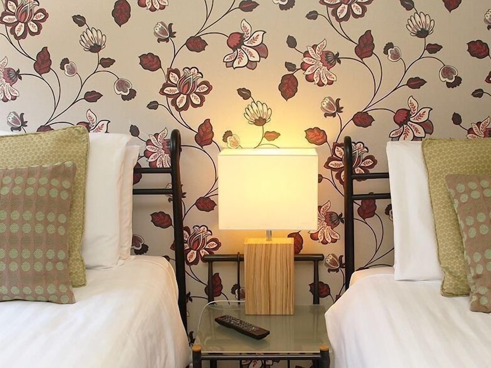 Twin Room, Ensuite ((shower)) photo 3