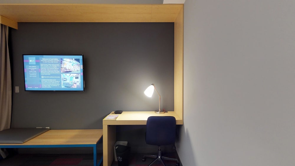 aloft, Suite, 2 Double Beds, Balcony, City View photo 3
