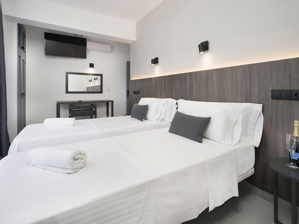 Twin Room - Photo 1
