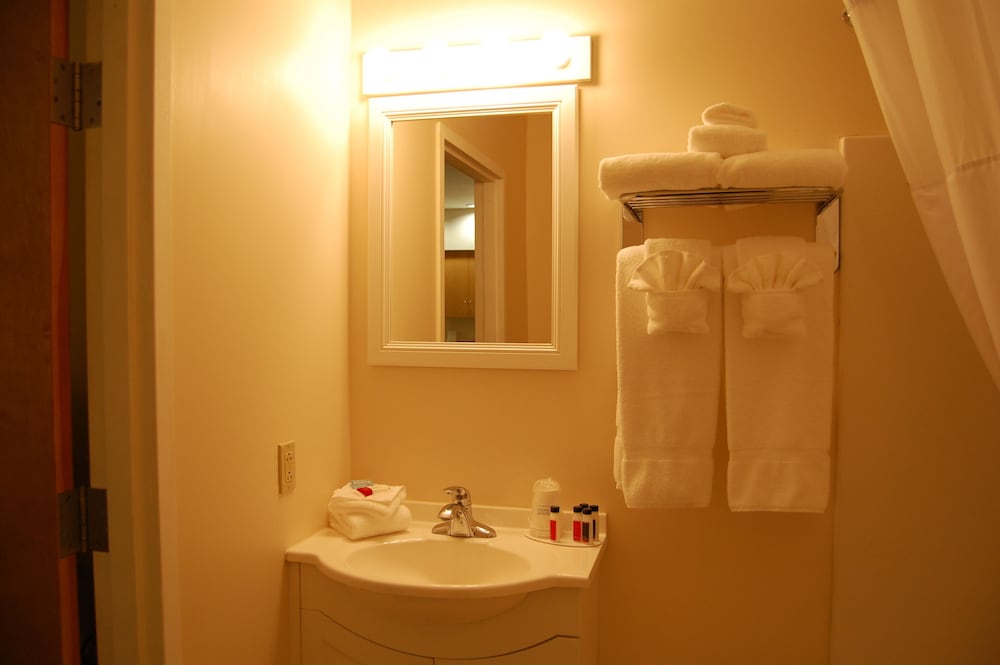 Deluxe Suite, 2 Queen Beds, Non Smoking (Two-Bedroom) - Photo 5