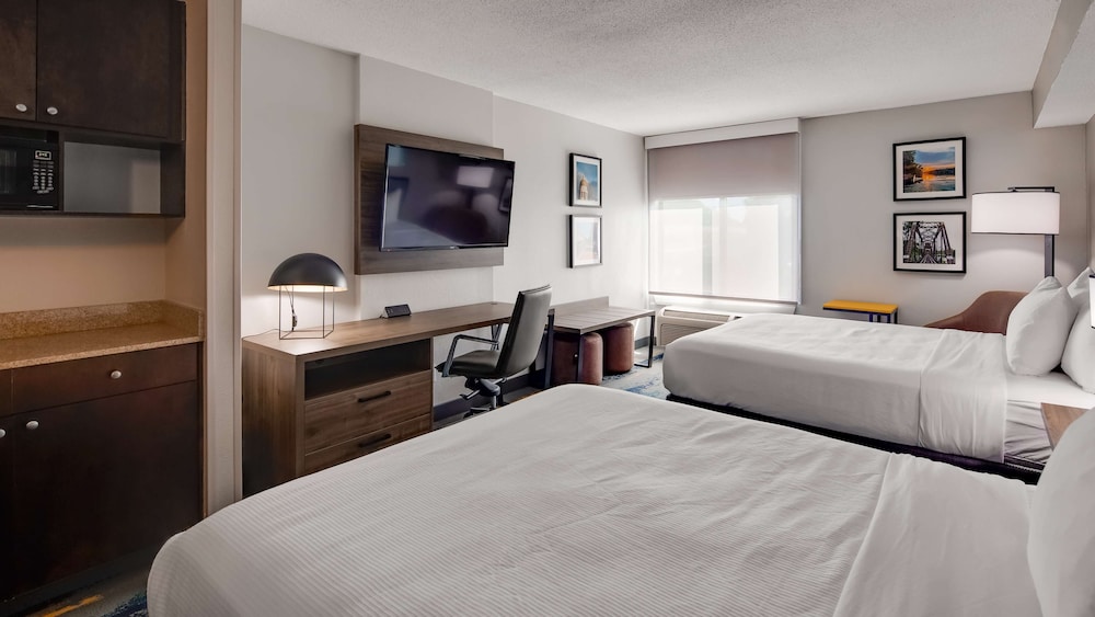 Standard Room, 2 Queen Beds, Non Smoking, Refrigerator & Microwave photo 3