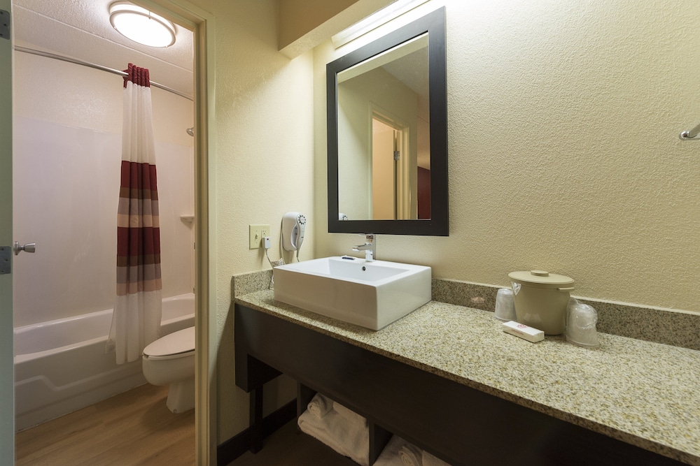 Superior Room, 1 King Bed (Smoke Free) - Photo 9