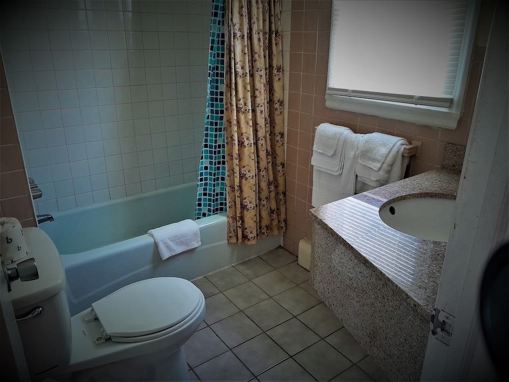 Standard Room, 2 Queen Beds, Smoking photo 2
