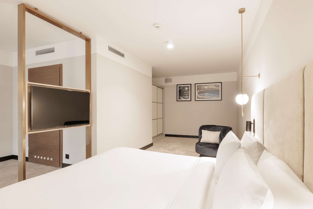 Premium Suite, 2 Bedrooms - Photo 3
