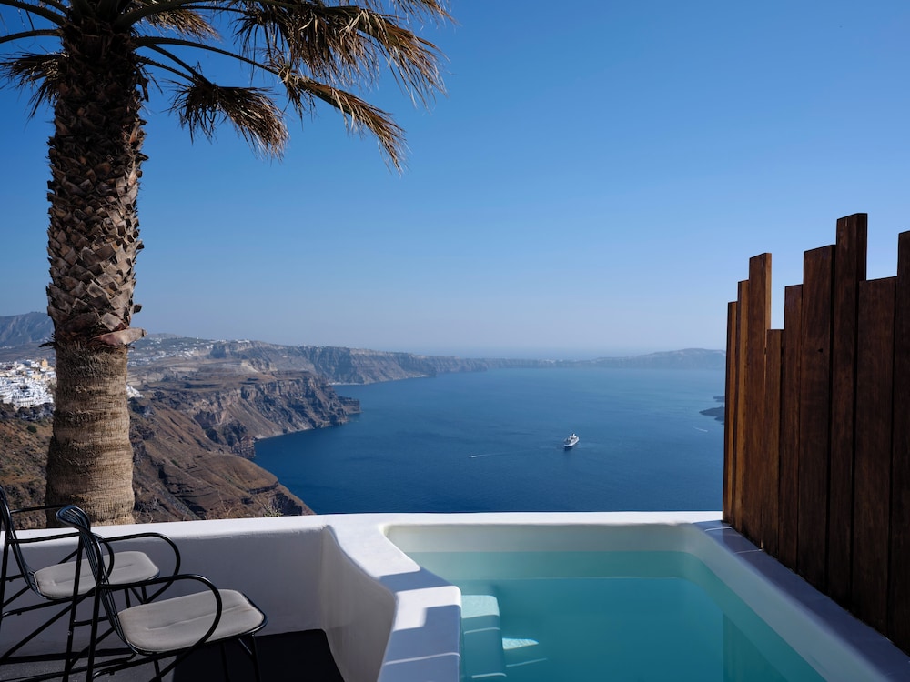 Superior Cave with Caldera View & Outdoor Hot Tub - Photo 3