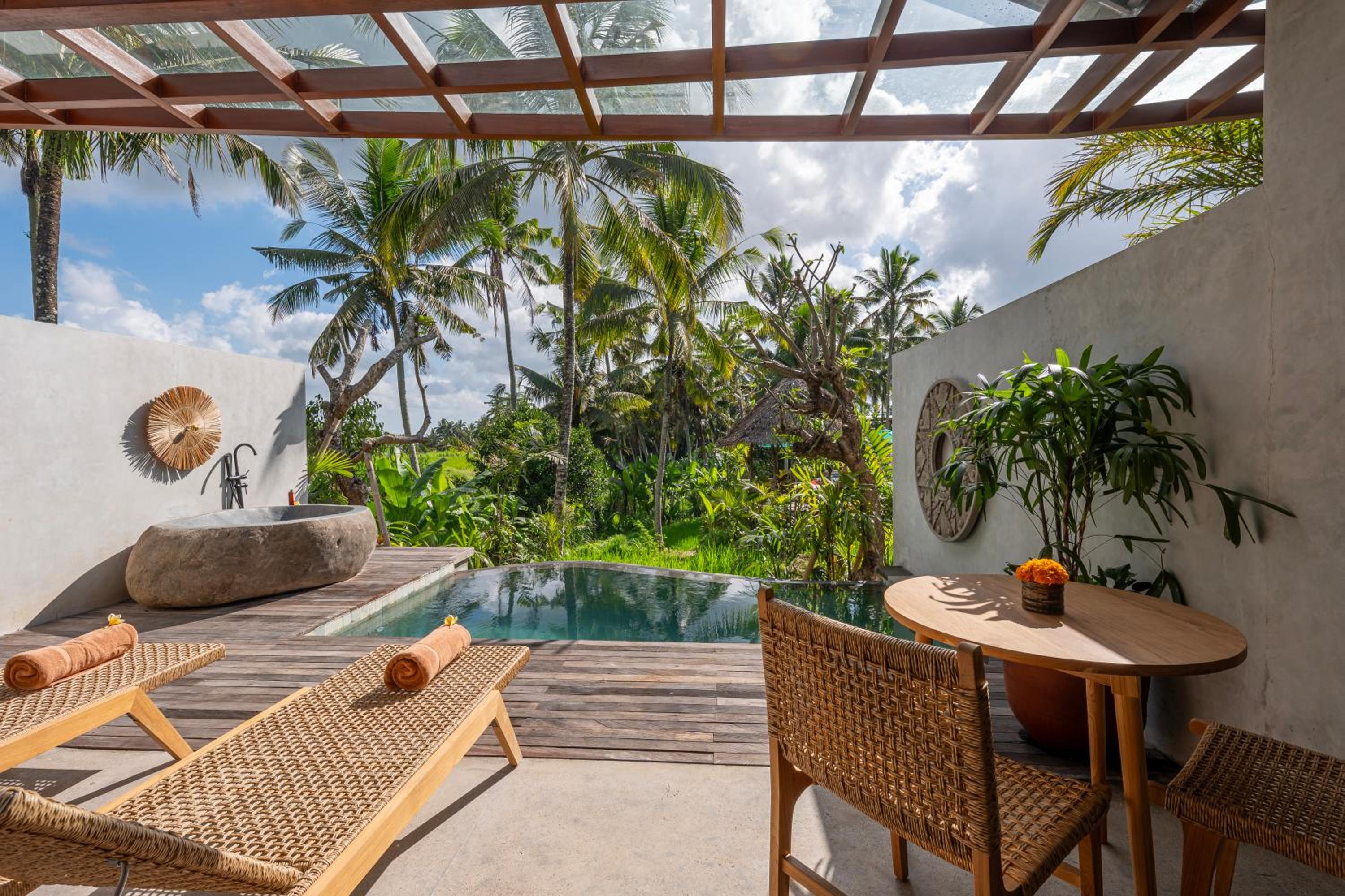 Honeymoon Package At Suite With Private Pool photo 3