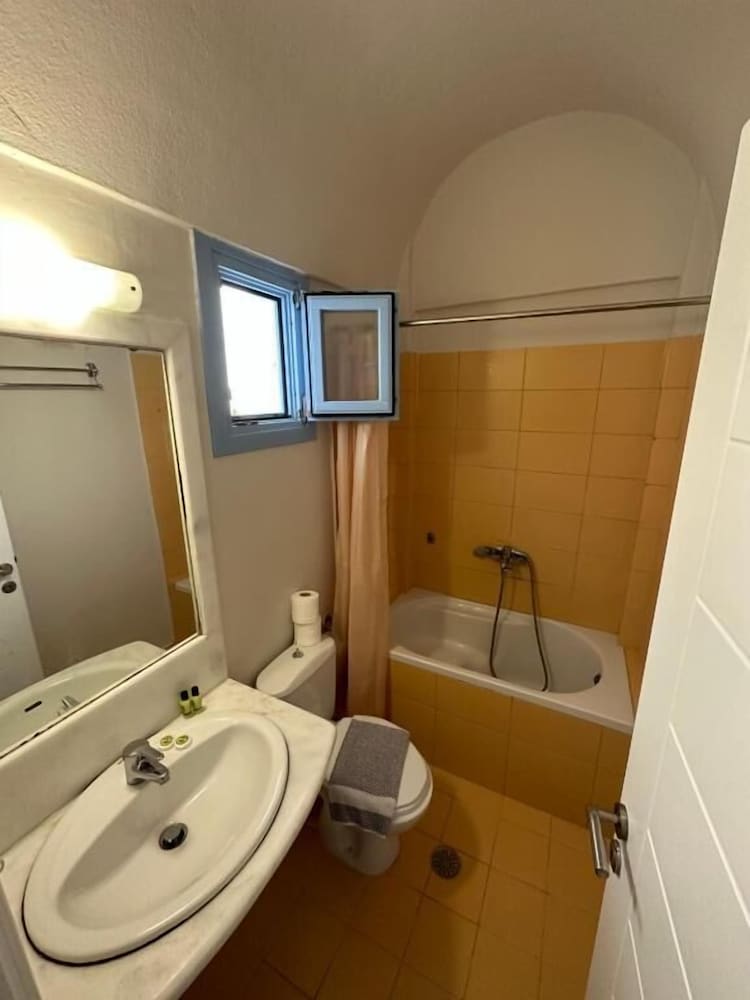 Economy Double Room - Photo 4