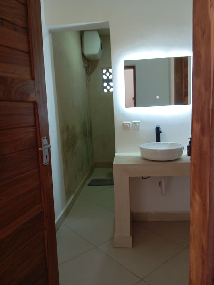 Standard Double Room - Photo 10
