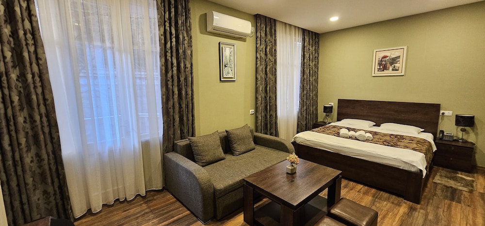 Family Quadruple Room, Balcony (302) photo 3