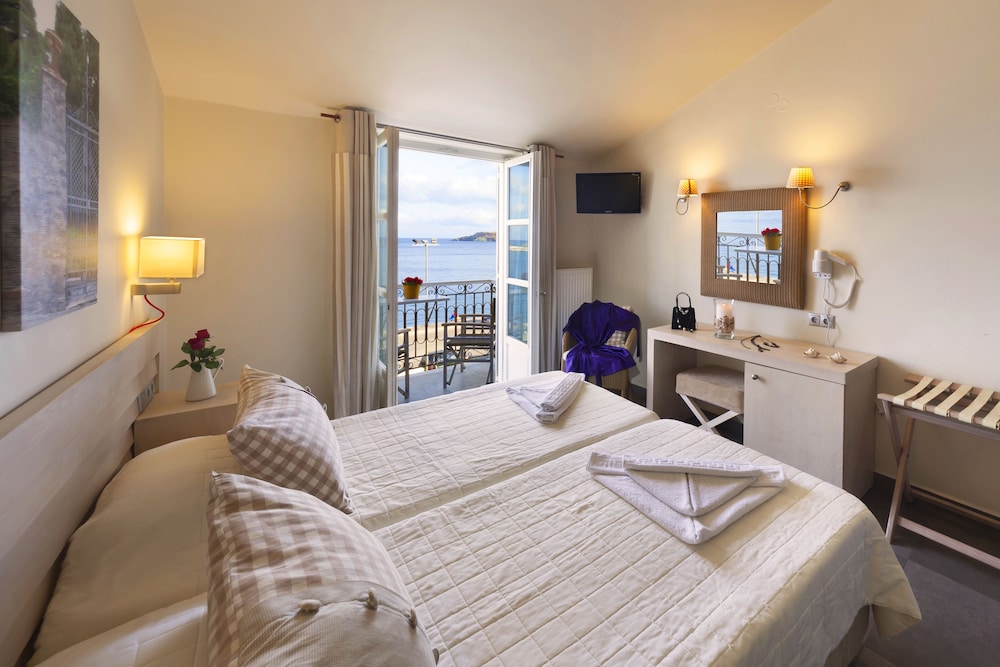 Standard Room, Balcony, City View photo 2