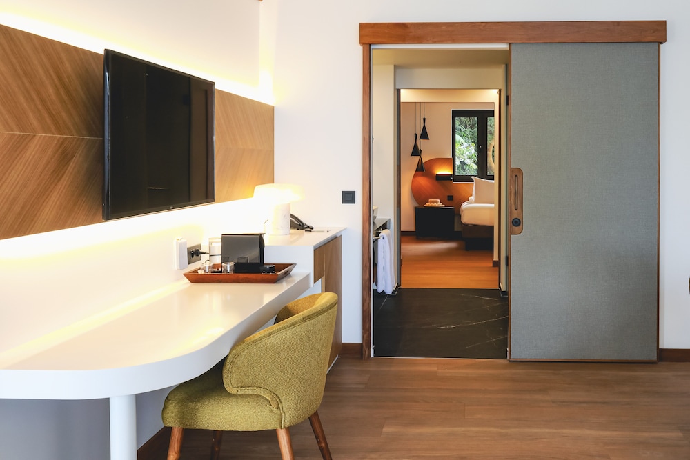 Signature Suite, 2 Bedrooms, Hot Tub, Oceanfront