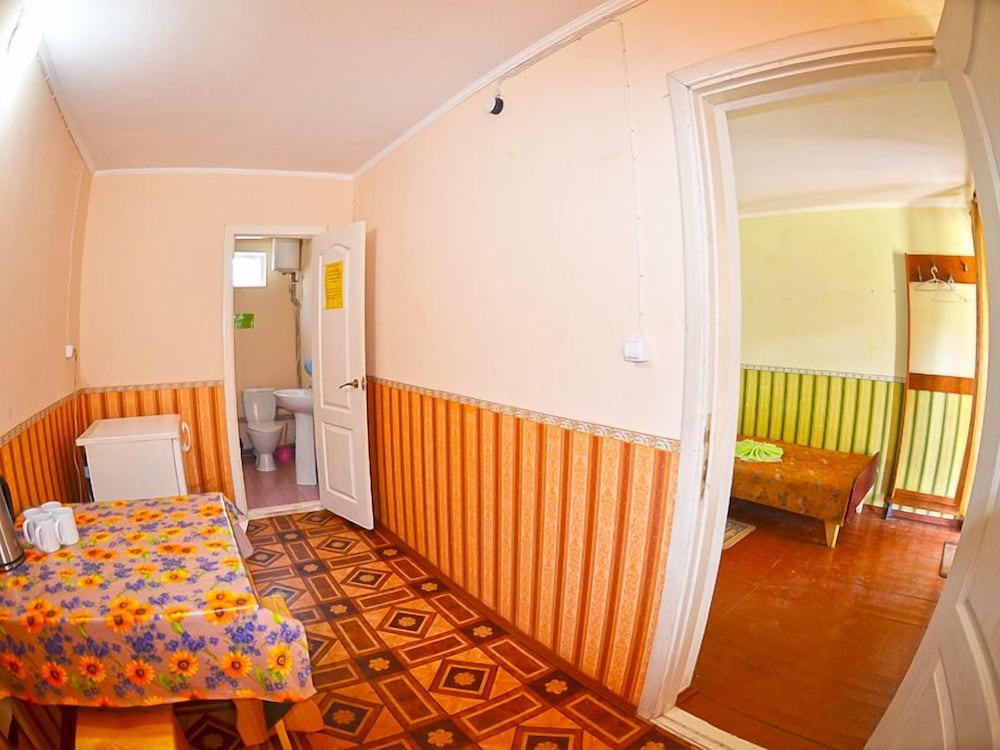 Economy Triple Room photo 1