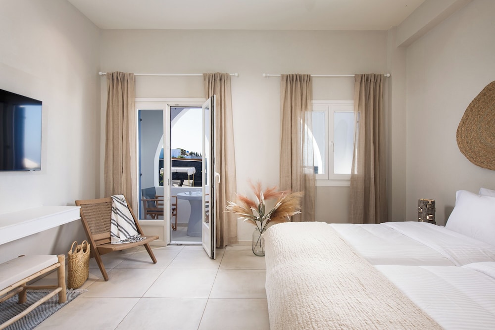 Comfort Room, Pool View - Photo 10