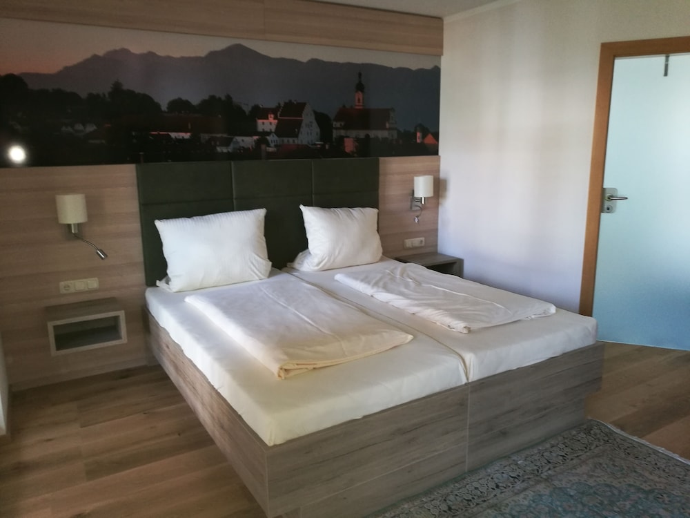 Double or Twin Room photo 3