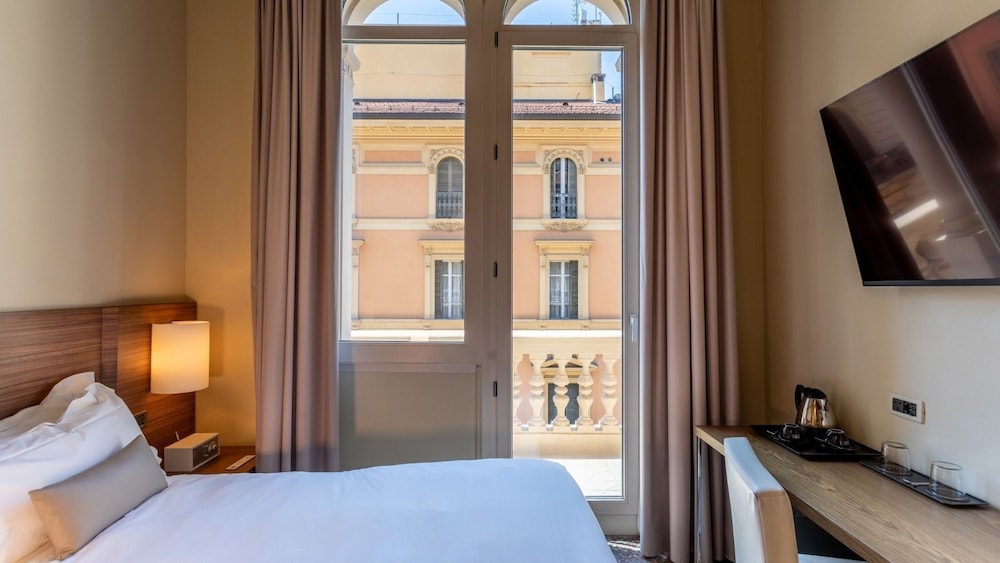 Deluxe Room, Balcony - Photo 1