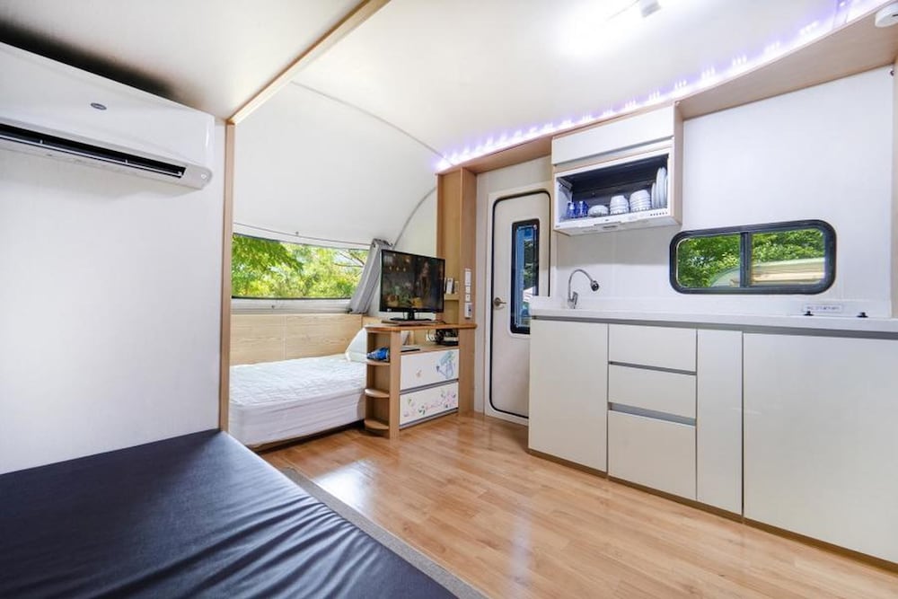 Basic Room, 1 Bedroom (DeluxeAhyeong2) - Photo 17