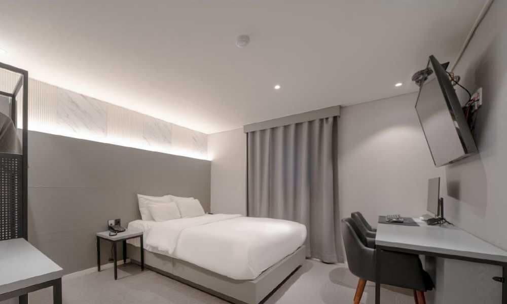 Deluxe Double Room - Photo 1