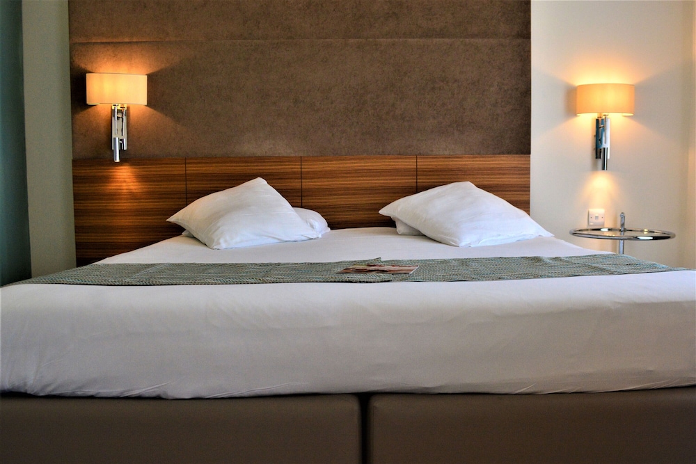 Double or Twin Room, Jetted Tub - Photo 2