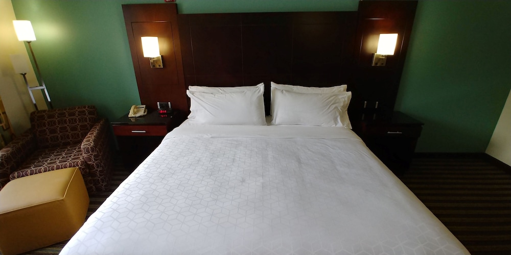 Standard Room, 1 King Bed - Photo 1