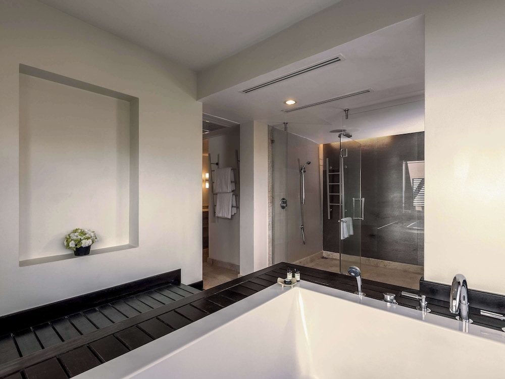 Deluxe Suite, 1 King Bed, Balcony (overlooking Andaman Sea) - Photo 6