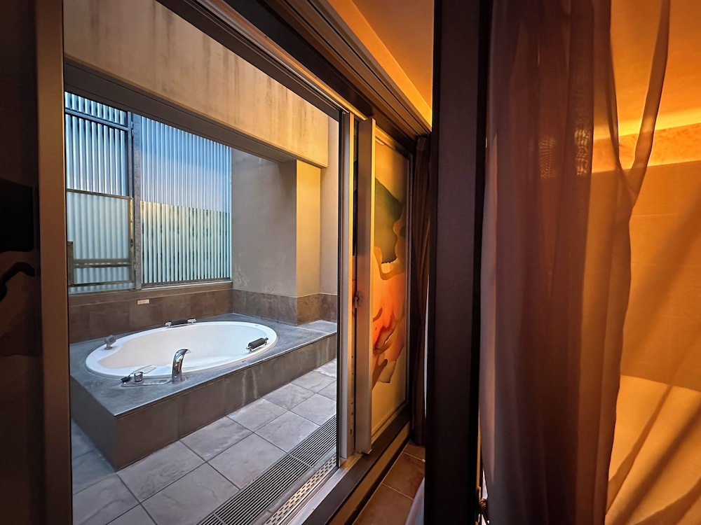 Deluxe Room - Photo 3