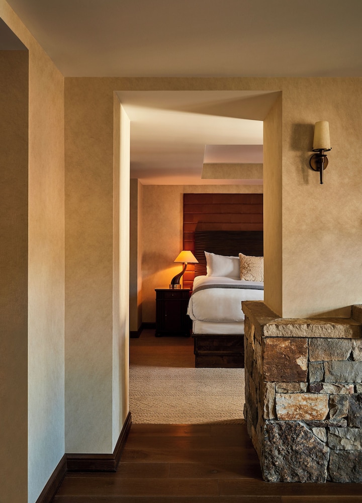 Classic Suite, 1 Bedroom (Village View)