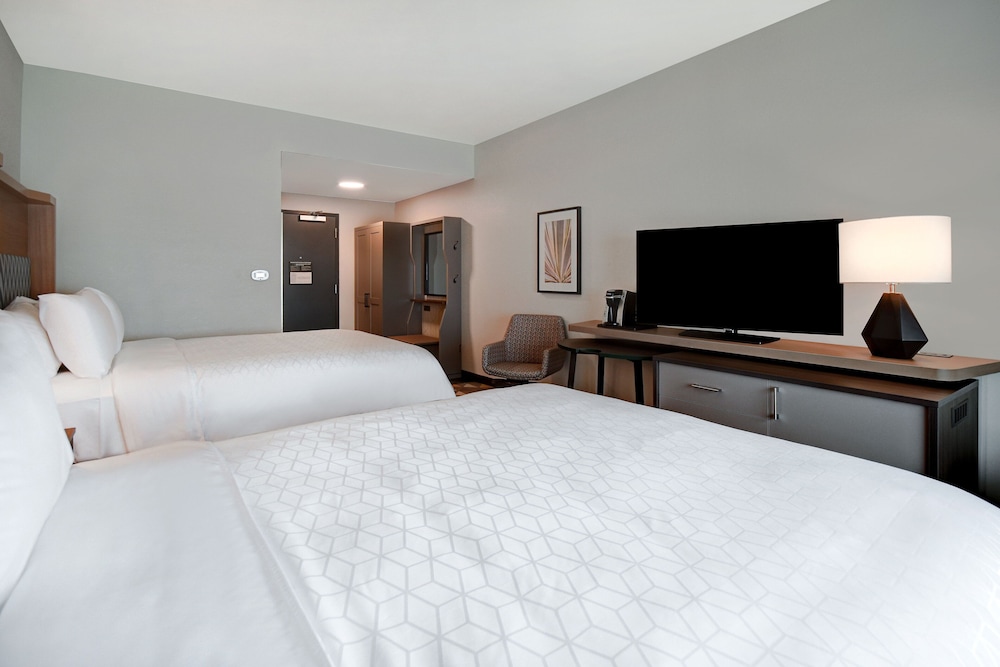 Premium Room, 2 Queen Beds, Accessible (Mobility, Accessible Tub) - Photo 8
