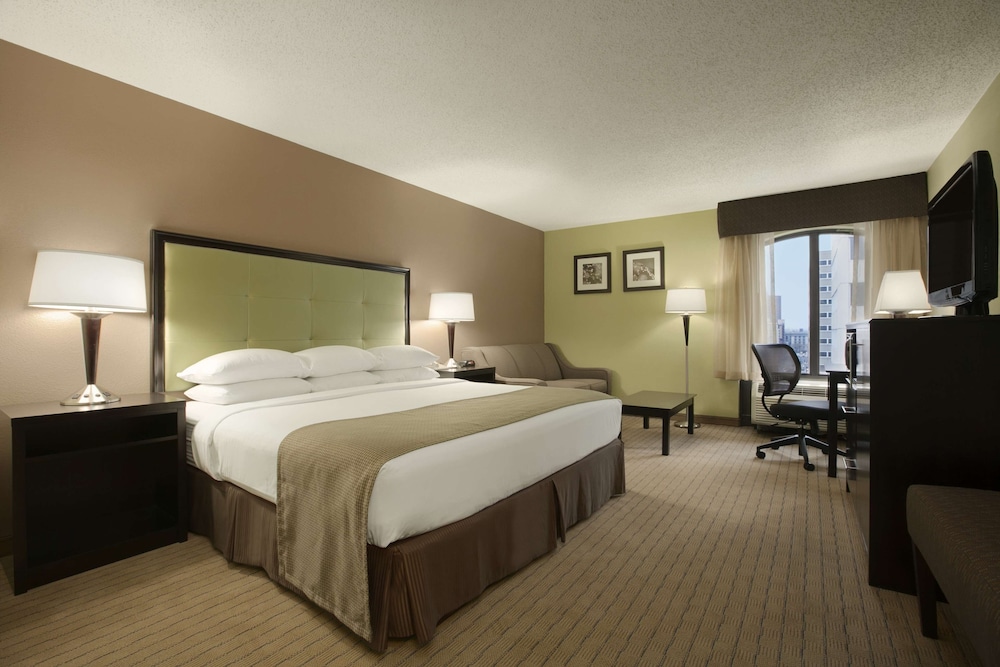 Business Room, 1 King Bed, Non Smoking - Photo 1