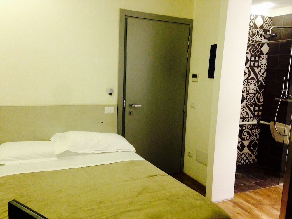 Single Room photo 2