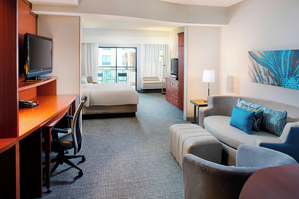 Room, 2 Queen Beds (Mobility/Hearing Accessible, Tub)