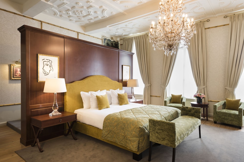 Mary of Burgundy Suite