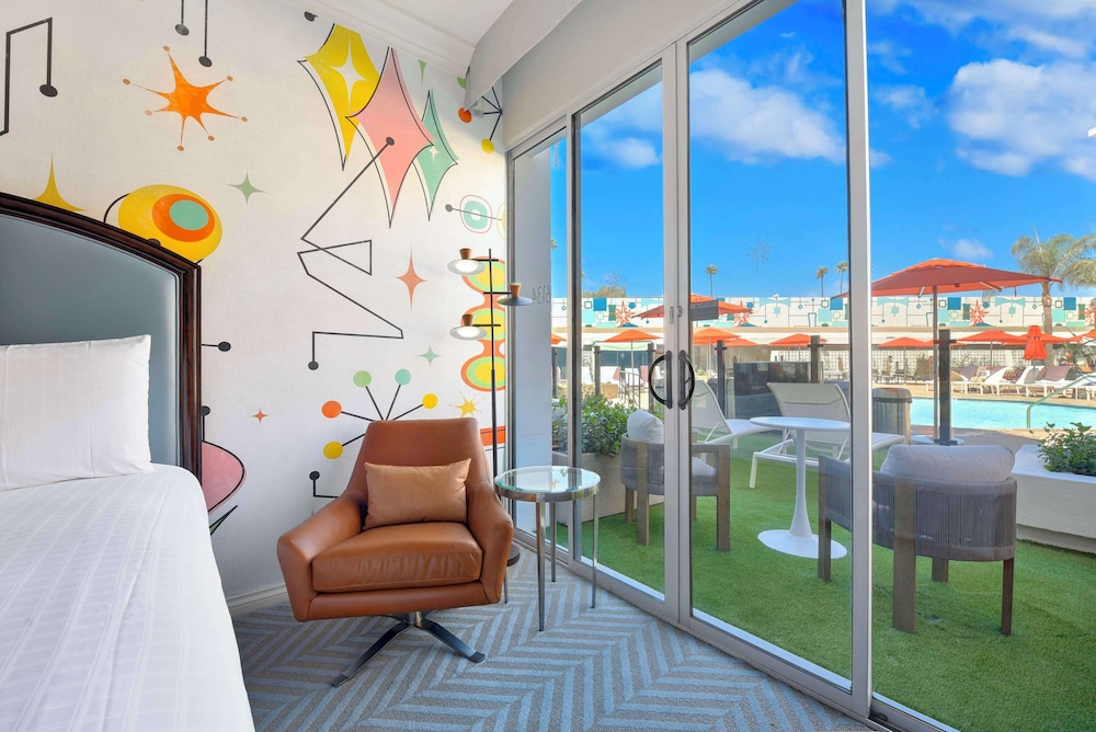 Room, 1 King Bed, Patio