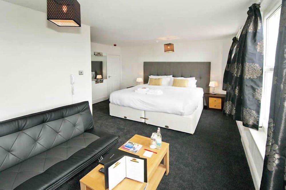 Double or Twin Room, Ensuite, Sea View photo 1