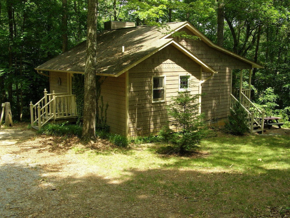 Deluxe Cottage, 1 King Bed, Non Smoking, Jetted Tub, photo 6