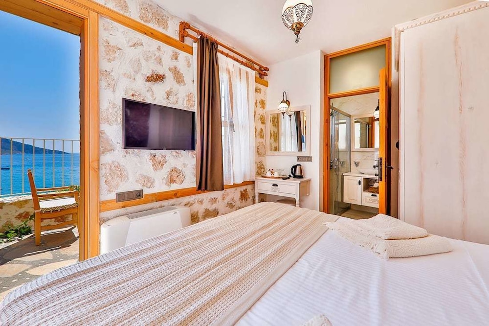 Comfort Suite, Sea View (Violet)