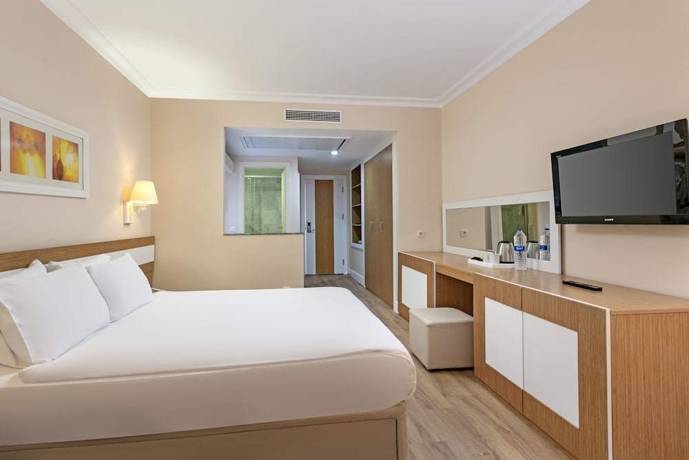Superior Quadruple Room photo 3