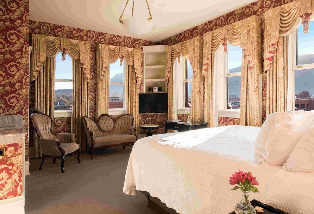 Elite Room, 1 King Bed - Photo 1
