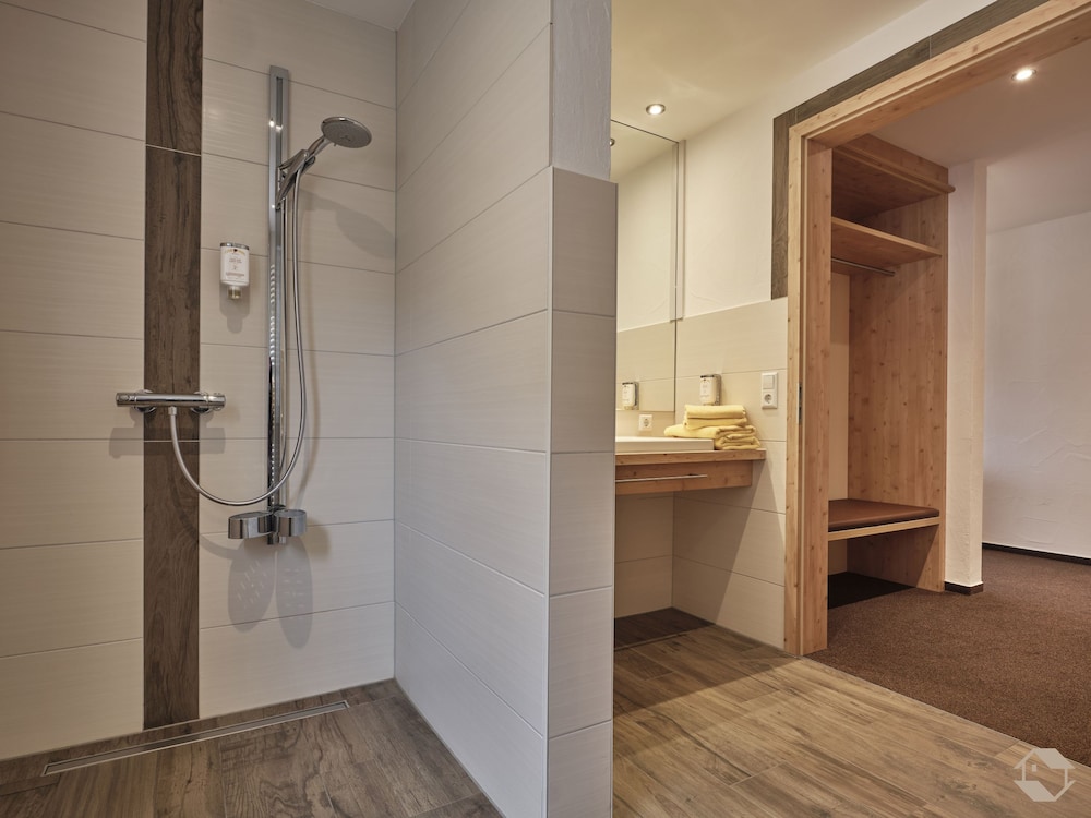 Deluxe Room, Accessible (multiple beds) photo 3